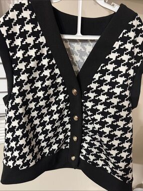 Black & White Houndstooth Sleeveless Cardigan Vest